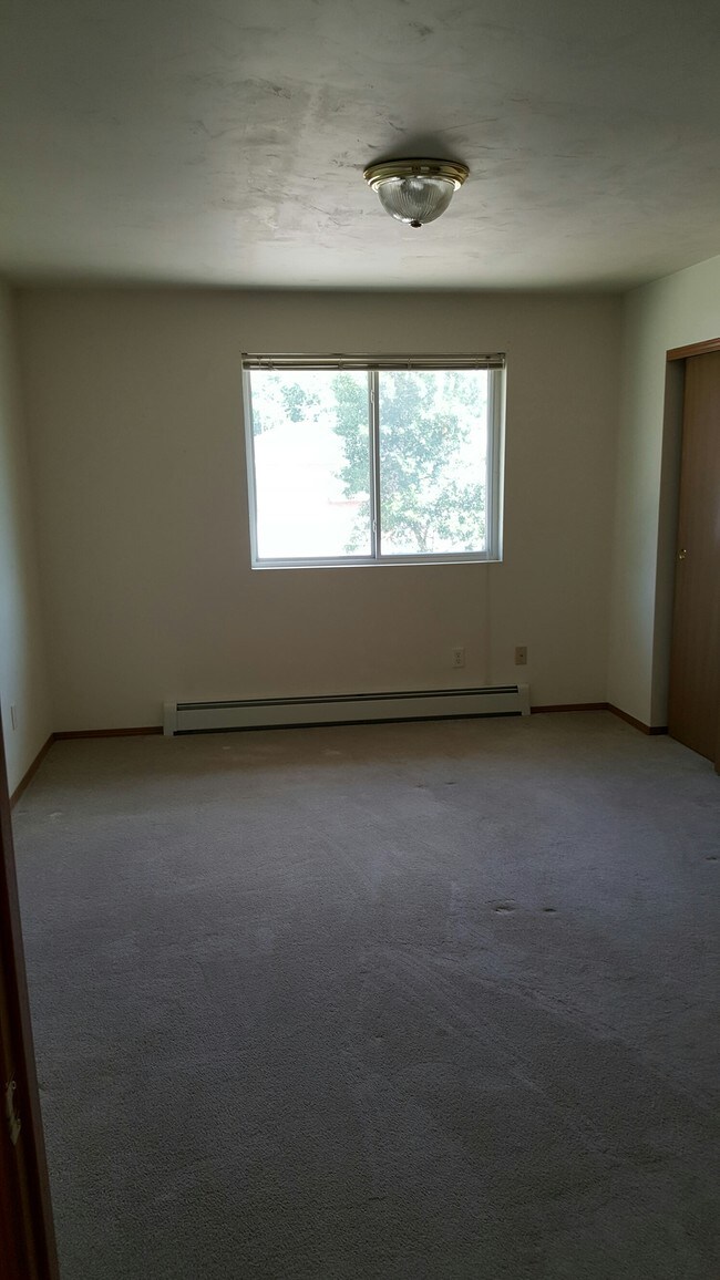Building Photo - 1810 County Rd II