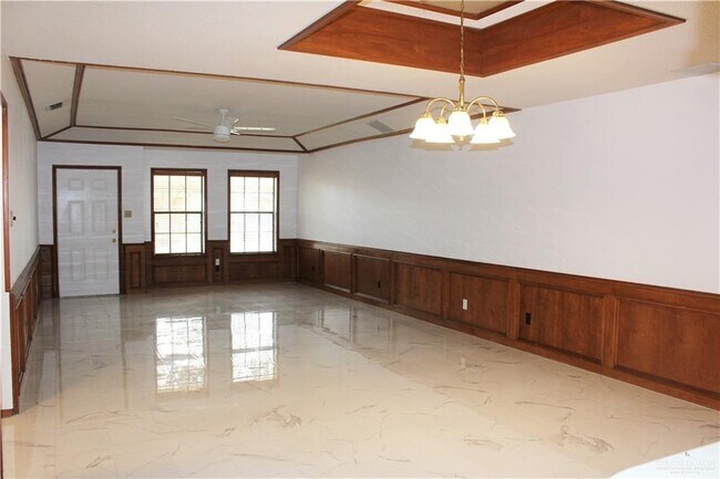 Building Photo - 301 E La Vista Ave