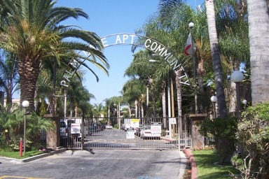 Comunidad privada - Palm Gate Apartments