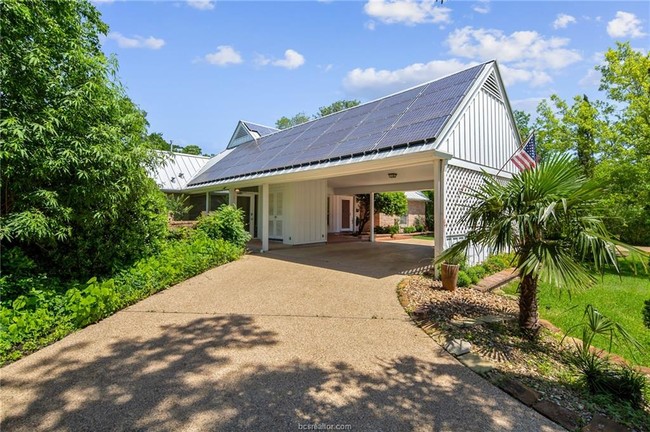 Building Photo - 404 E Brookside Dr