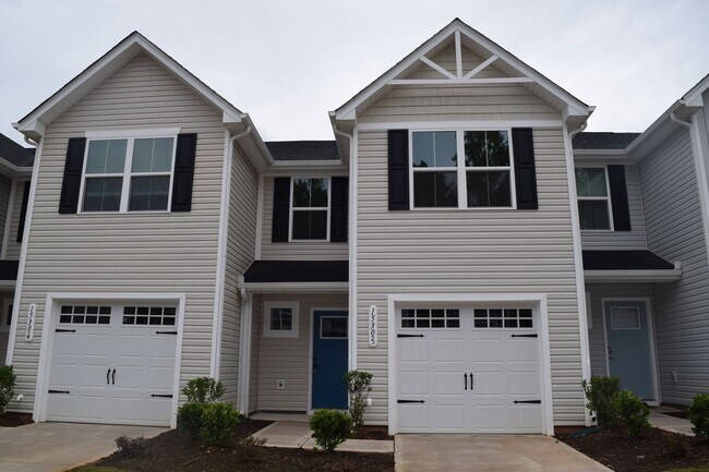 Foto del edificio - Modern 3-Bedroom Townhome in Desirable Bear Park