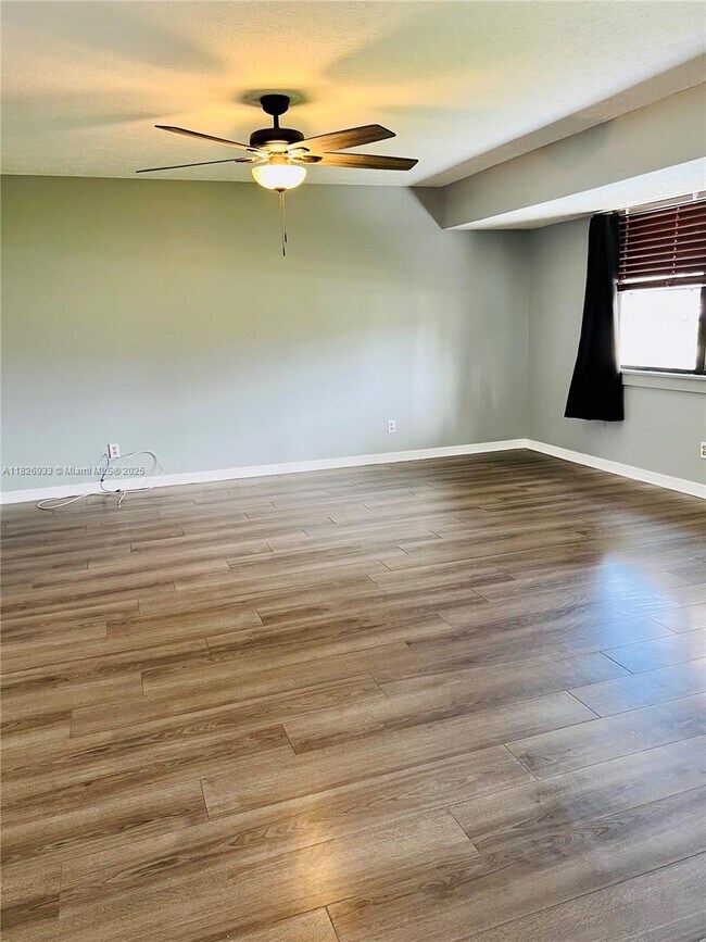Foto del edificio - 1573 SW Lexington Dr