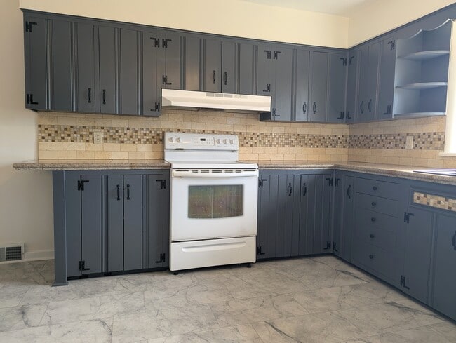 Foto del edificio - 117 Edna Rd