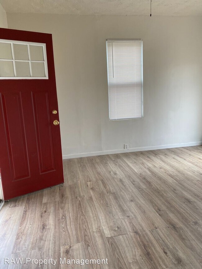 Building Photo - 3 br, 1 bath House - 240 Worth St.