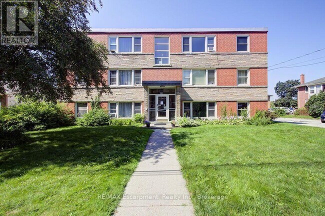 Photo du bâtiment - 830 Robinson St