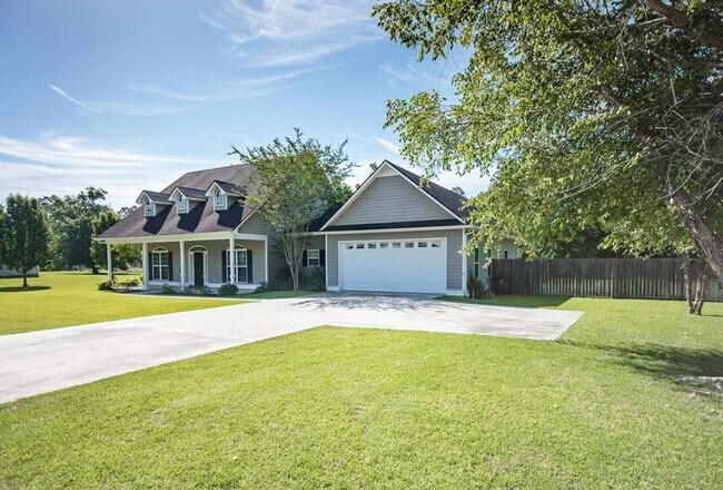 Foto del edificio - Spacious 4-Bedroom Home with Modern Amenities on Expansive Lot in Valdosta, GA