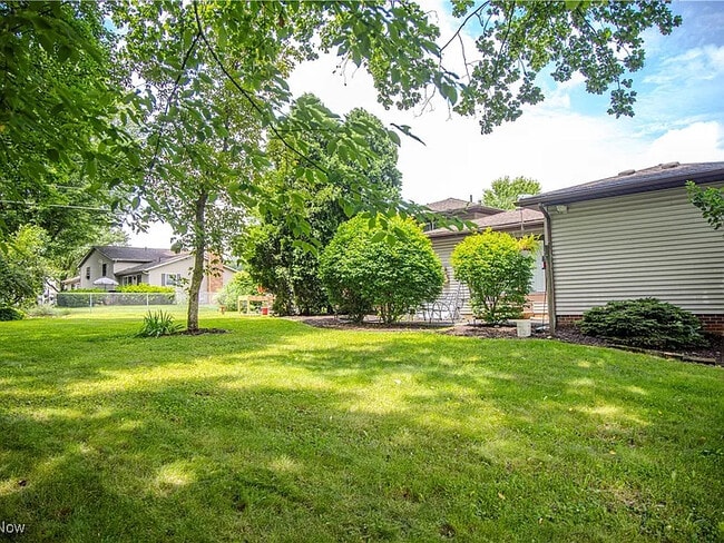 Building Photo - 824 Reno Dr