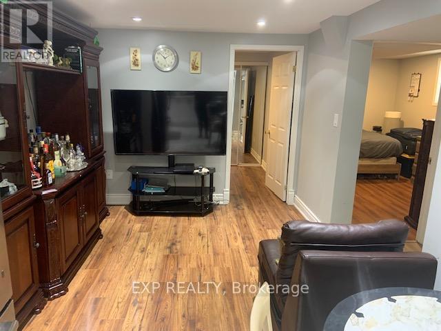 Building Photo - 8 Cluett Dr