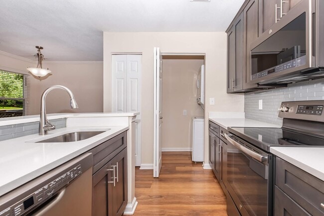 Building Photo - The Brixton at Loudoun