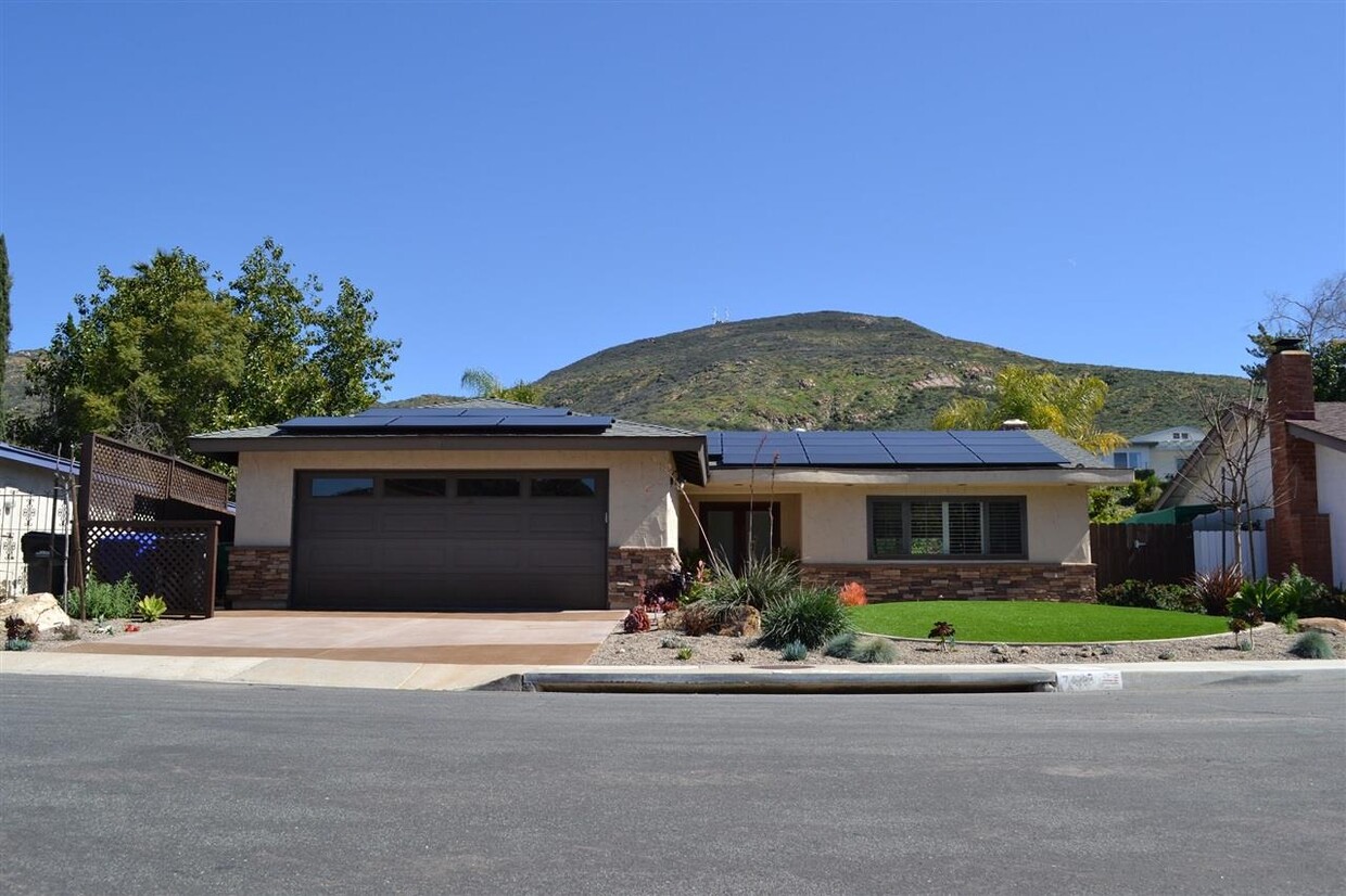 Primary Photo - 7423 Rowena St