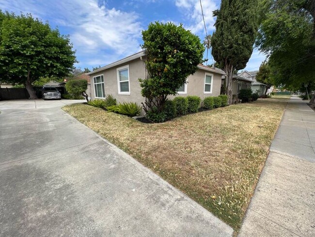Building Photo - 2BD/1BA Downtown Alameda Duplex w/ Garage ...