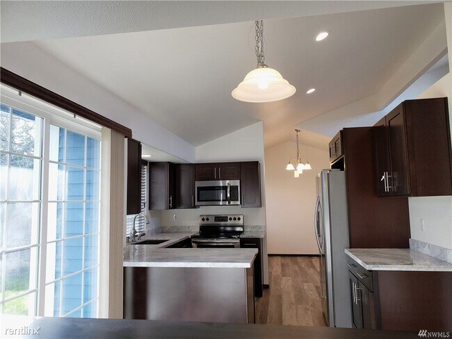 Building Photo - 3 br, 2.5 bath House - 13017 Southeast 279...