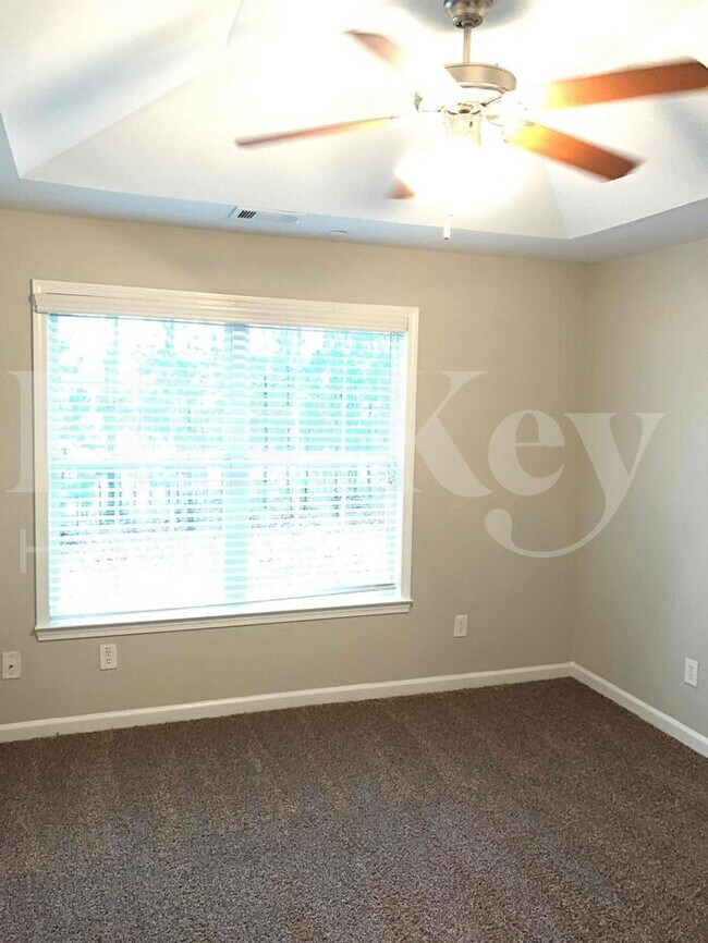 Building Photo - 10136 Benton Woods Dr