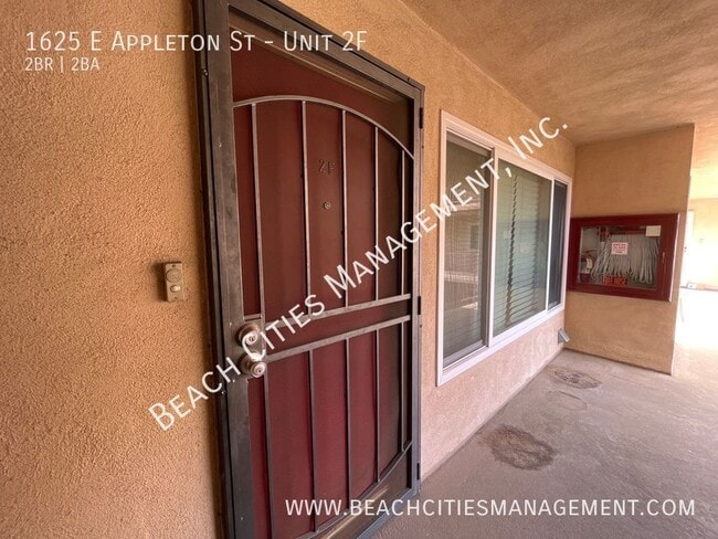 Building Photo - 1625 E Appleton St