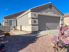 Building Photo - 4932 E Meadow Vista Dr