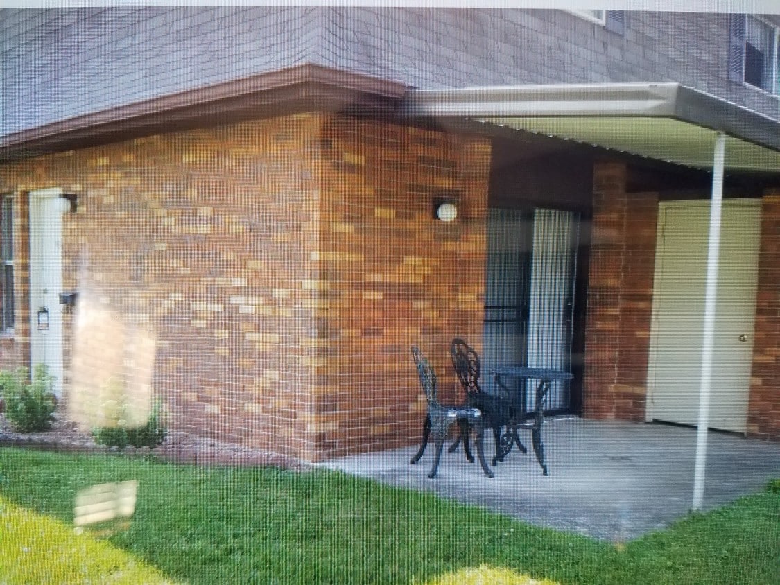 private patio - 1372 Londondale Pkwy