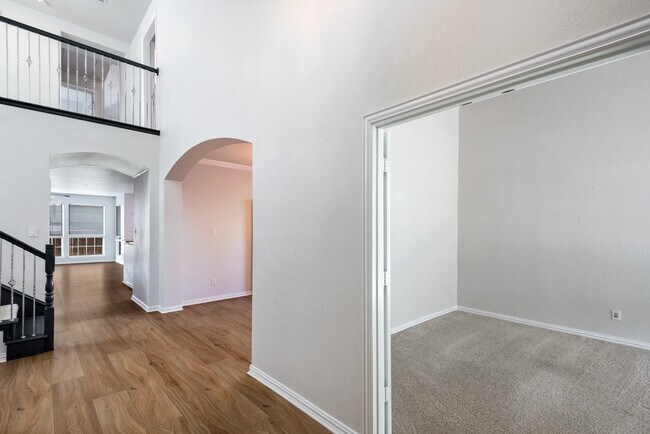 Building Photo - 6308 Valley View Dr