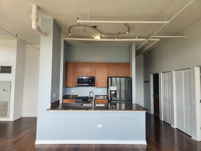 Foto del edificio - 511 W Division St
