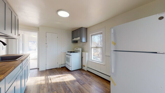 Kitchen - 227 Lewis St