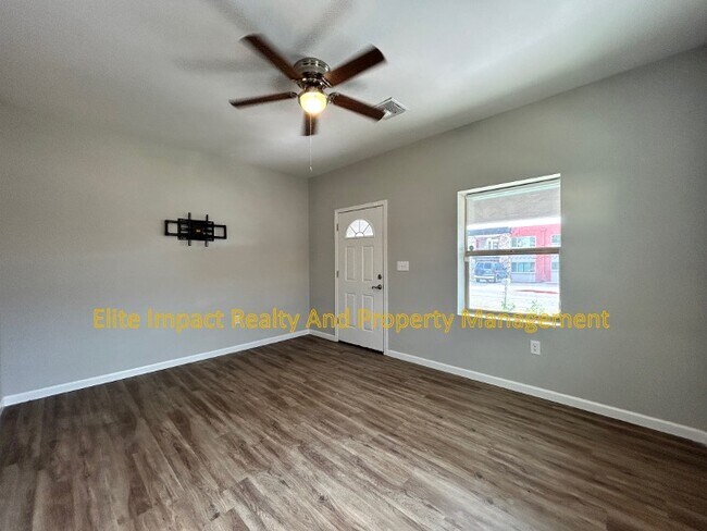 Foto del edificio - 1330 N Tyndall Ave