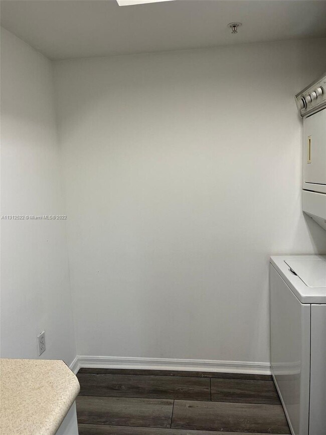 Foto del edificio - 5077 NW 7th St