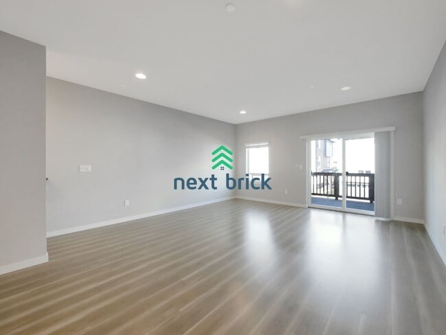 Building Photo - 3 Bed and 3 Bath Stunning Townhome is Available for Rent!