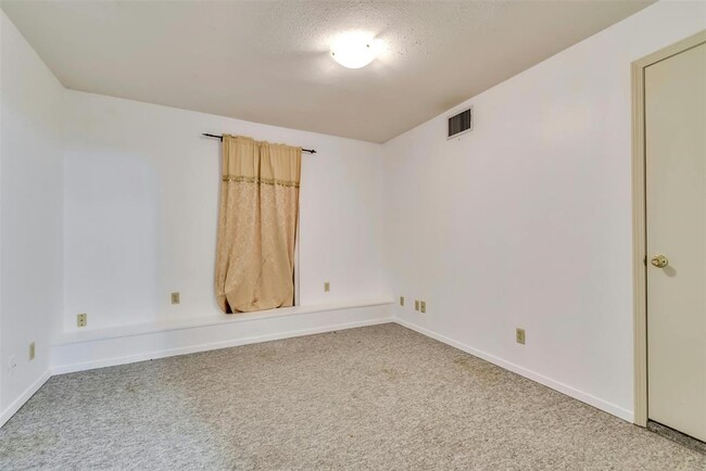 Building Photo - 5926 Lookout Mountain Dr