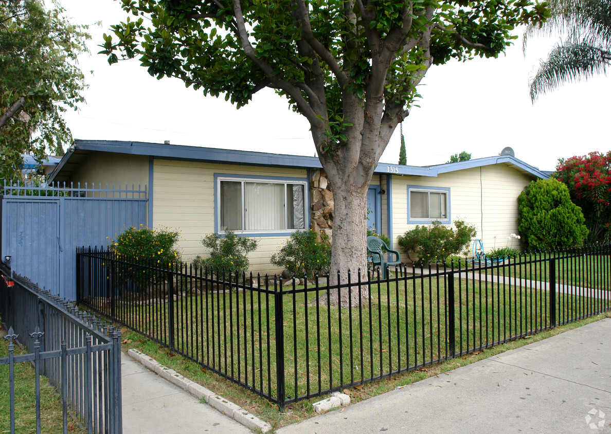 Foto principal - 1315 N Grove Ave