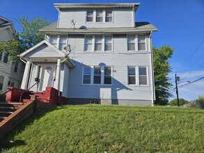 Building Photo - 843 Chancellor Ave