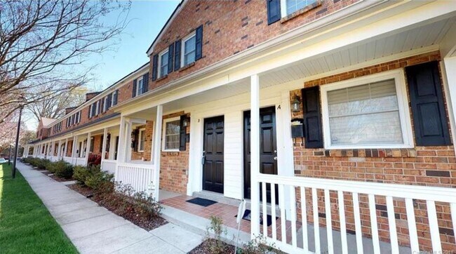 Building Photo - 1218 Green Oaks Ln