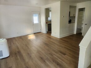 Building Photo - 10 3rd St