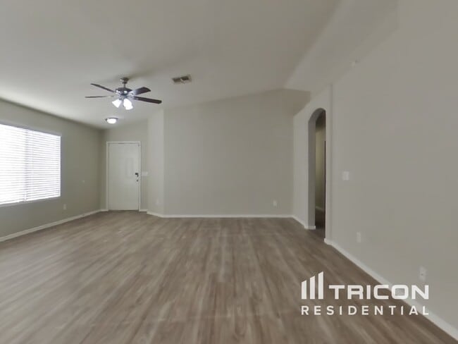 Building Photo - 8832 W Manzanita Dr