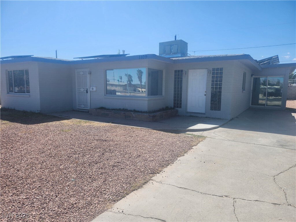 Foto principal - 1109 H St