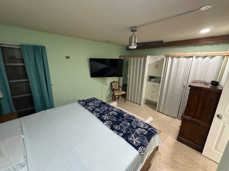Building Photo - 819 Schumann Dr