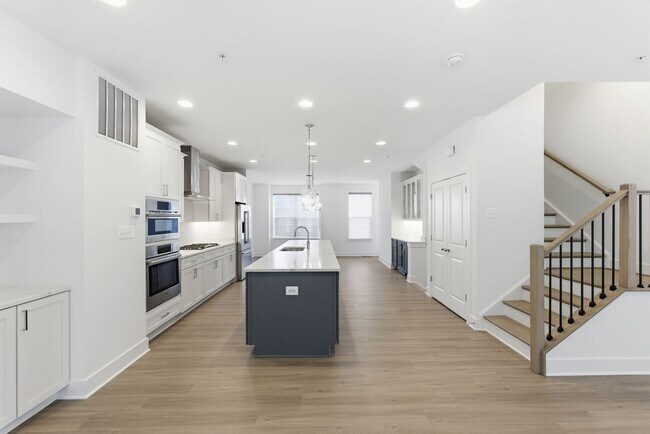 Building Photo - Beautiful 4 BR/4.5 BA EOG Townhome in Laurel!