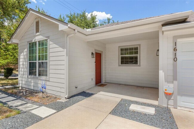 Building Photo - 1610 Southgate Cir
