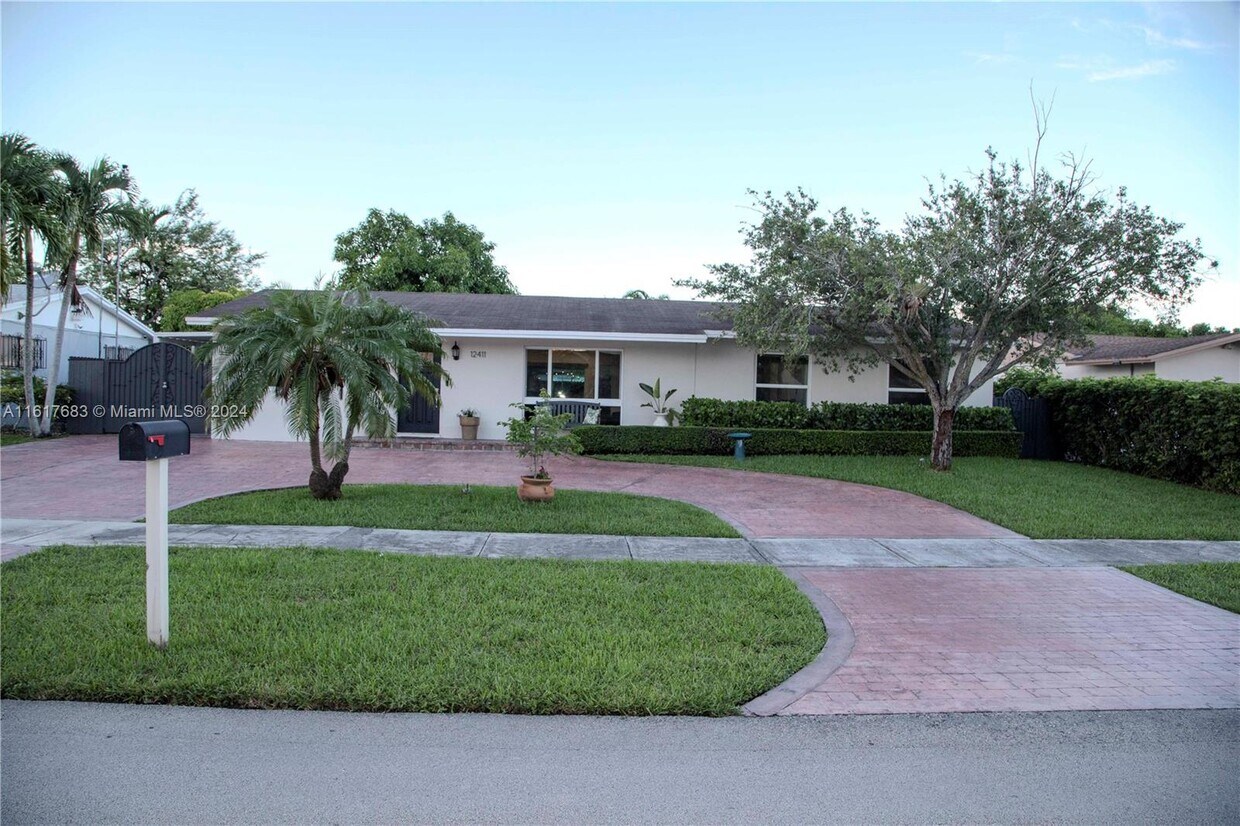 Primary Photo - 12411 SW 106th St