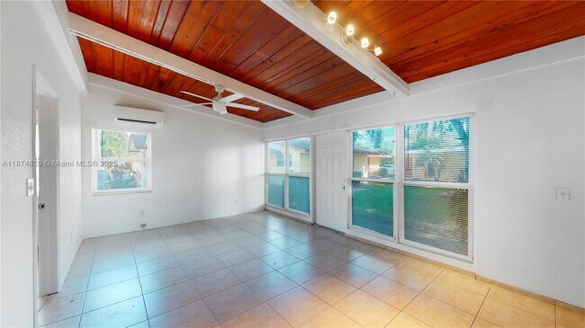 Foto del edificio - 227 SE 1st St