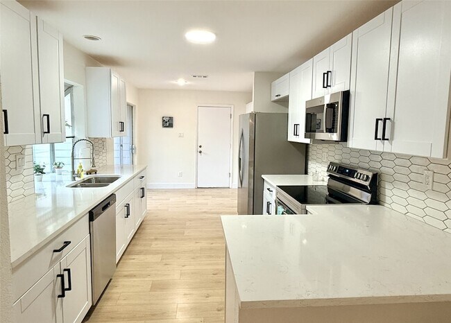 Building Photo - 4243 Timberglen Rd
