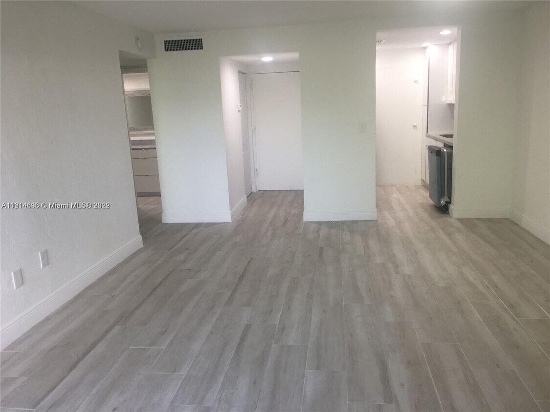 1205 Mariposa Ave Unit 429, Coral Gables, FL 33146 Condo for Rent in