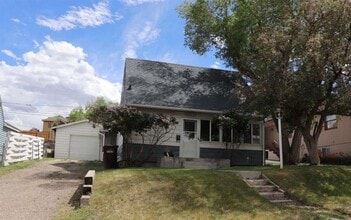 Building Photo - 214 E Spruce St
