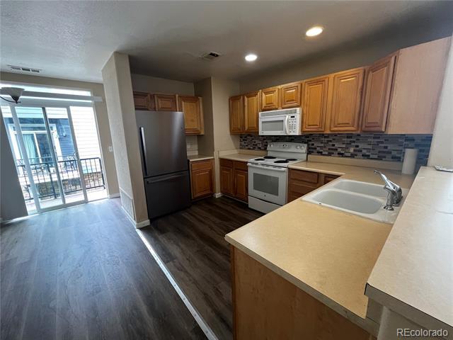 Foto del edificio - 8751 Pearl St