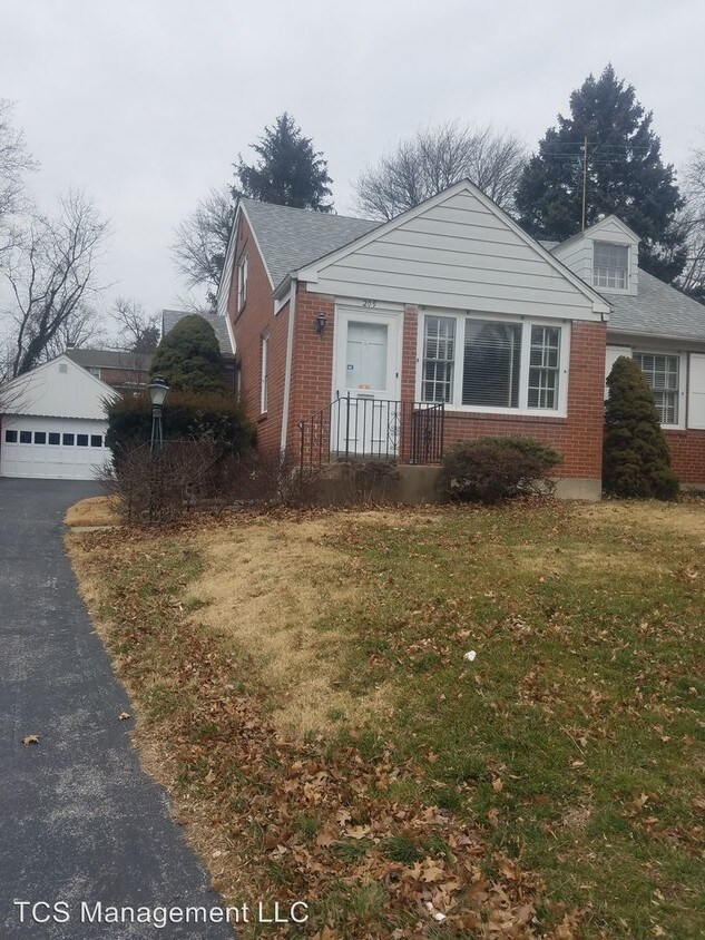 Primary Photo - 209 Larchwood Rd
