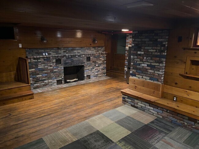 Building Photo - 40 Maple Grove Ave