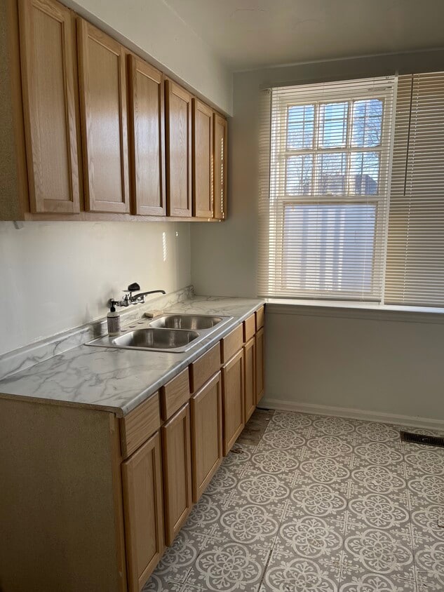 Kitchen - 5300 Mitchell St