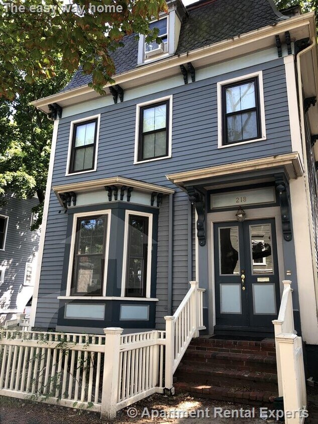 Primary Photo - 218 Harvard St