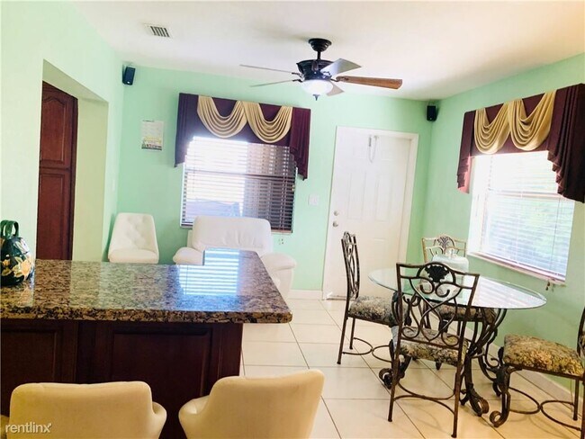 Building Photo - 3 br, 2 bath House - 9300 Crescent Dr