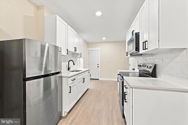 Building Photo - 66 Manheim St