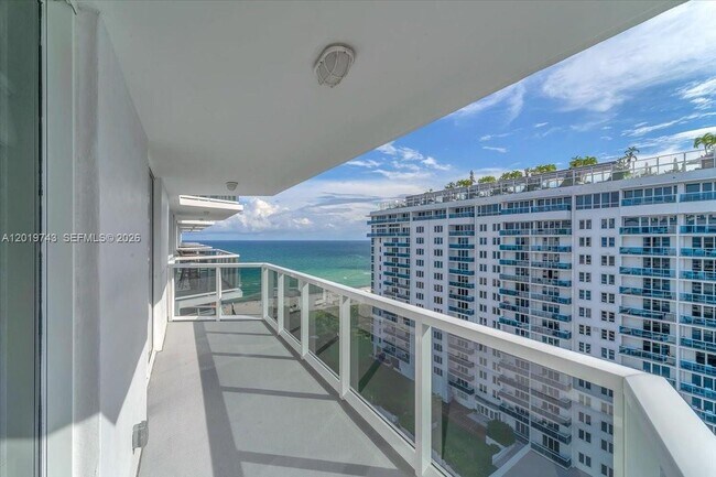 Foto del edificio - 2401 Collins Ave