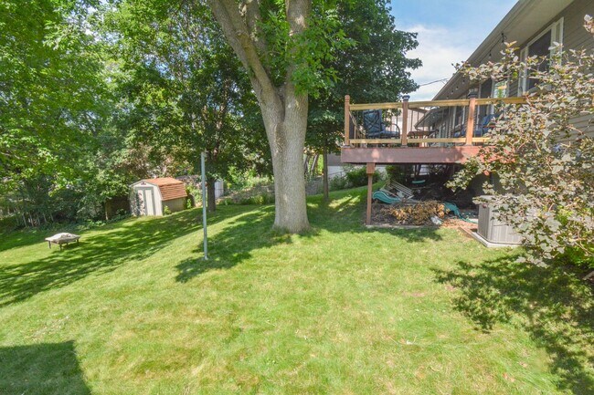 Foto del edificio - Well-Located 4BR Home in NW Rochester – Country Club Manor